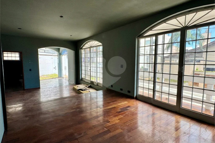 Sobrado Residencial e Comercial em Área Nobre de Piracicaba, para venda e locação.