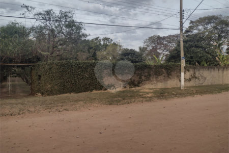 Chácara localizada no Condomínio Leila a venda.