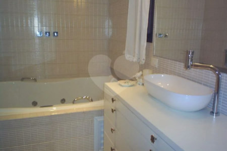 Apartamento á venda na Vila Olímpia de 156m² com 3 dormitórios, 1 suíte e 2 vagas.