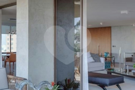 Apartamento reformado de 511m2 à venda com 4 suítes e 3 vagas no Morumbi