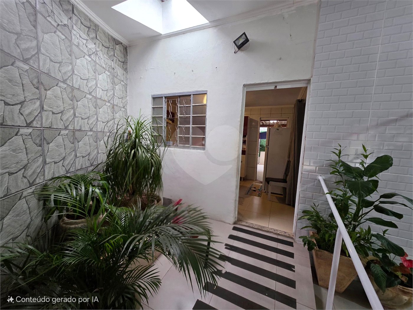 Casa com edícula no Abdelnur.