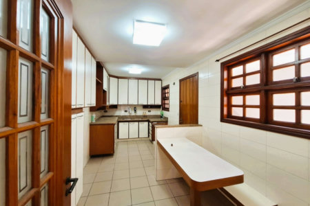 Casa à venda com 4 suítes, sendo 1 suíte externa, no Jardim Bonfiglioli, São Paulo - SP