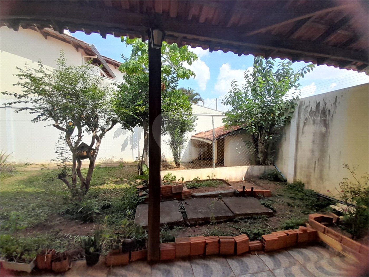 Sobrado à Venda no Parque Fehr – 3 Dormitórios e Área Gourmet em Rua Tranquila