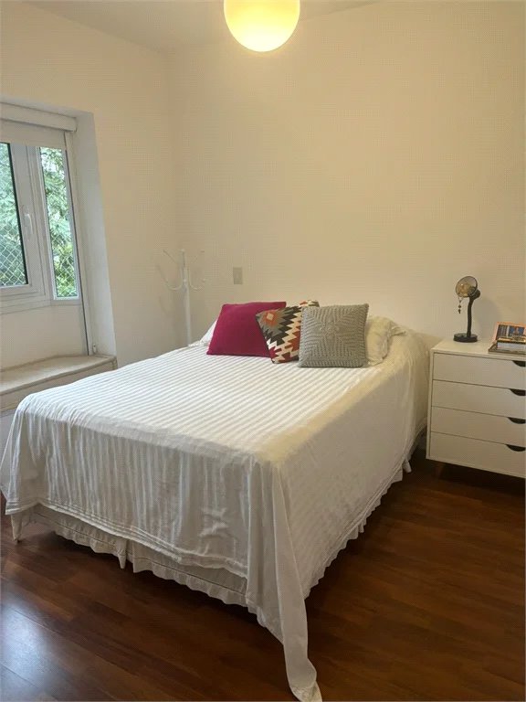 Apartamento com 4 dormitórios