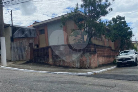 Sobrado á venda em Moema de 280m² com 3 vagas 3 dormitórios e 5 banheiros