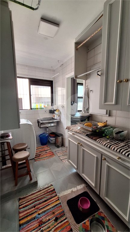 Apartamento em Perdizes 3 suítes, 4 vagas de garagem.