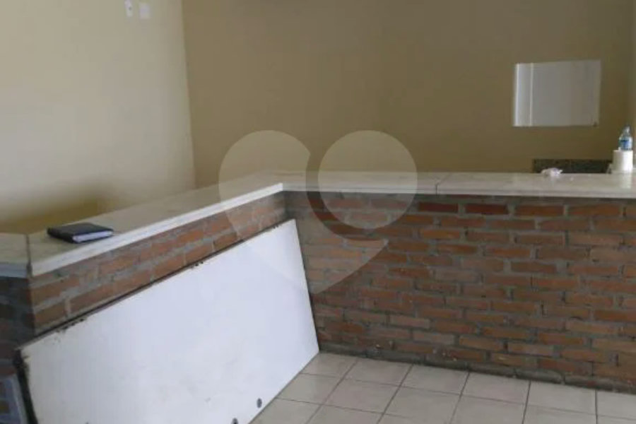 Imóvel Comercial para Venda ou Locação em ótima localização na Rua Palacete das Águias, 300.