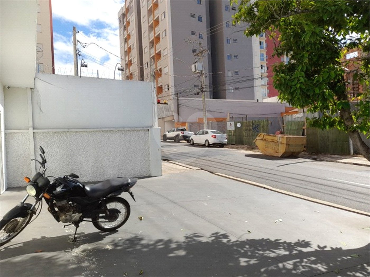 Imóvel Comercial na Rua Episcopal – Localização Estratégica em São Carlos