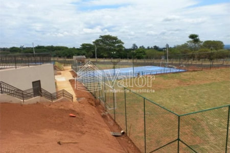 Terreno plano no Condomínio Villeneuve, com 250,00 m² de área total.