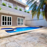 Sobrado com 4 suítes, 5 vagas e Piscina - Palmas do Tremembé