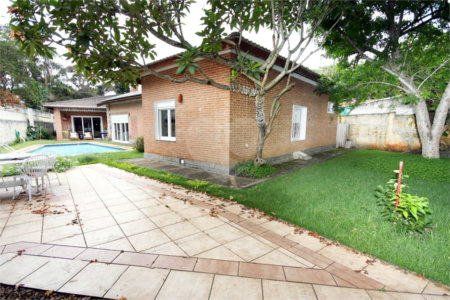 Casa Térrea à venda com 4 quartos, sendo 2 suítes, em Interlagos, São Paulo, SP