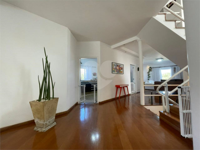 Casa à venda com 4 quartos, sendo 2 suítes,  no condomínio Residencial Itatinga I, São Paulo - SP