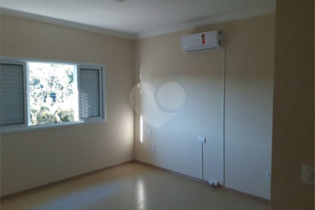 Sobrado à venda com 3 quartos, sendo 1 suíte,  em Condomínio Residencial Terras do Caribe, Valinhos, SP