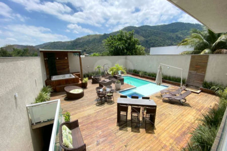 Casa à venda com 5 quartos, sendo 4 suítes, no condomínio Mansões da Prata, Rio de Janeiro - RJ