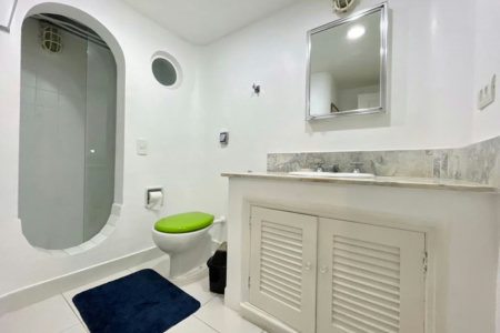 Apartamento Frente Mar com 4 Quartos para Venda ou Locação em Pitangueiras – Guarujá/SP