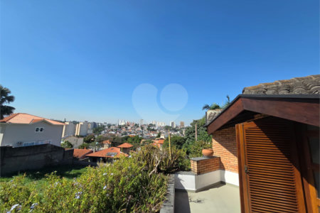 Casa à venda com 4 quartos, sendo 2 suítes, em Cidade São Francisco, São Paulo, SP