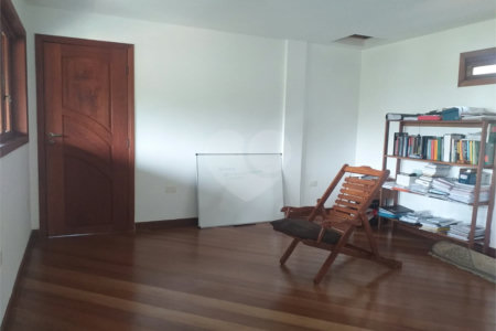 Casa de Vila à venda com 4 suítes em Guarapiranga, São Paulo, SP