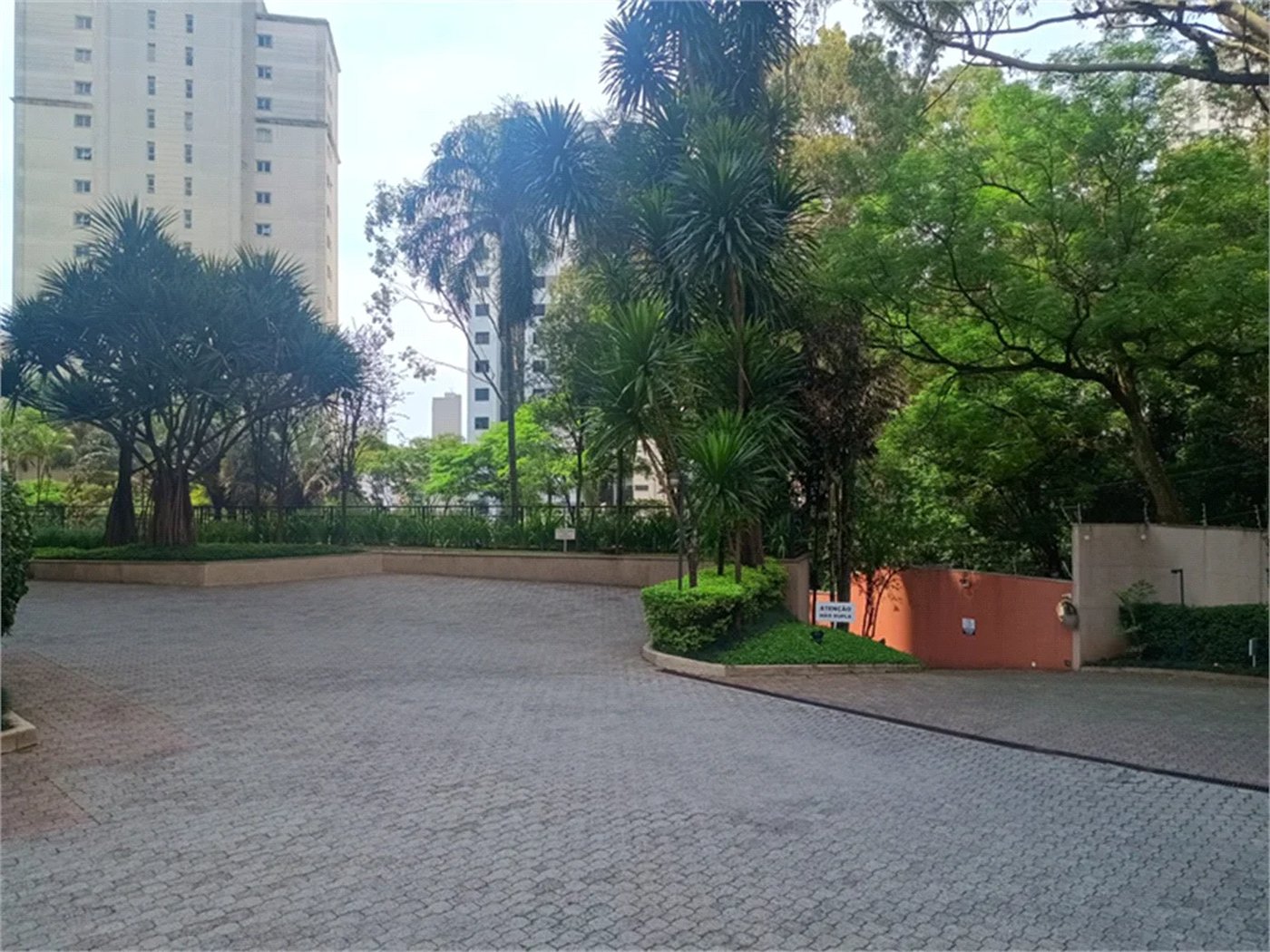 Apartamento à venda com 3 suítes em Vila Suzana, São Paulo, SP