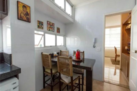 Apartamento à venda com 3 quartos, sendo 2 suítes, em Campo Belo, São Paulo, SP
