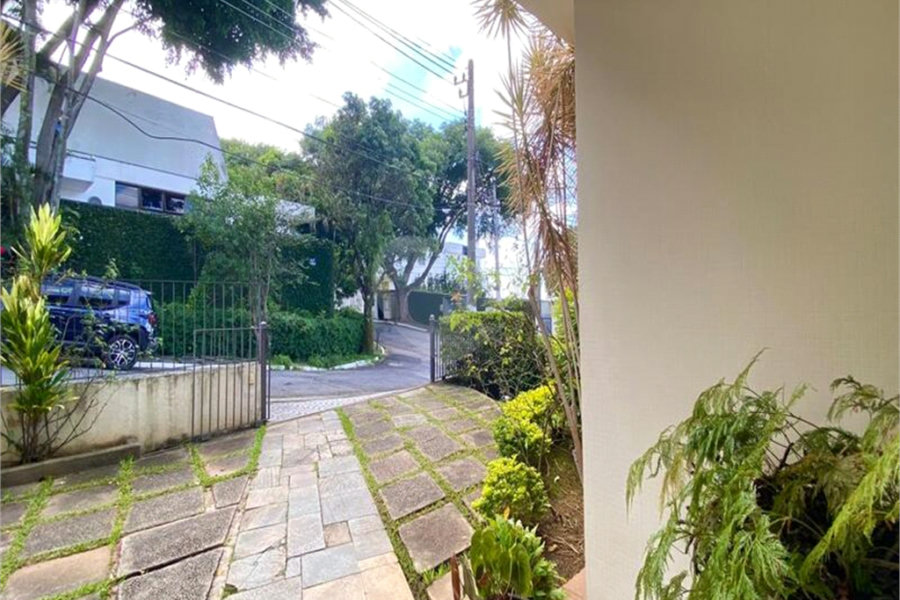 Sobrado à venda com 4 quartos, sendo 1 suíte, em Jardim São Bento, São Paulo, SP