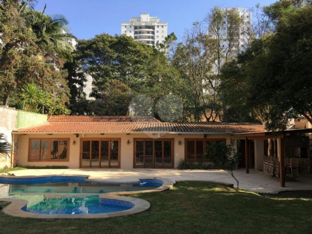 Sobrado à venda ou para alugar com 4 suítes em Alto da Boa Vista, São Paulo, SP