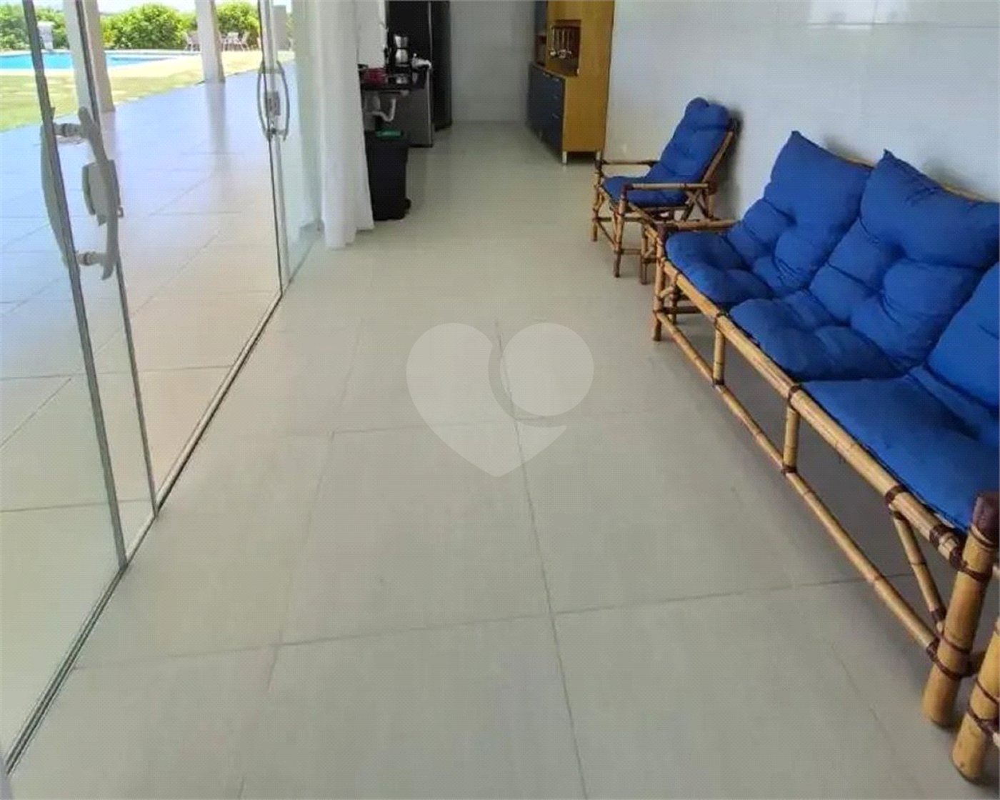 Casa à venda com 3 suítes no condomínio Chácaras Arumã, Sarapuí - SP