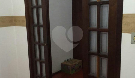 Casa à venda com 4 quartos, sendo 1 suíte, em Jardim das Laranjeiras, São Paulo, SP