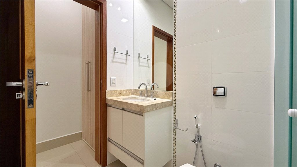 Casa à venda ou para alugar com 4 quartos, sendo 1 suíte, no condomínio Jardim Residencial Dona Lucilla, Indaiatuba - SP