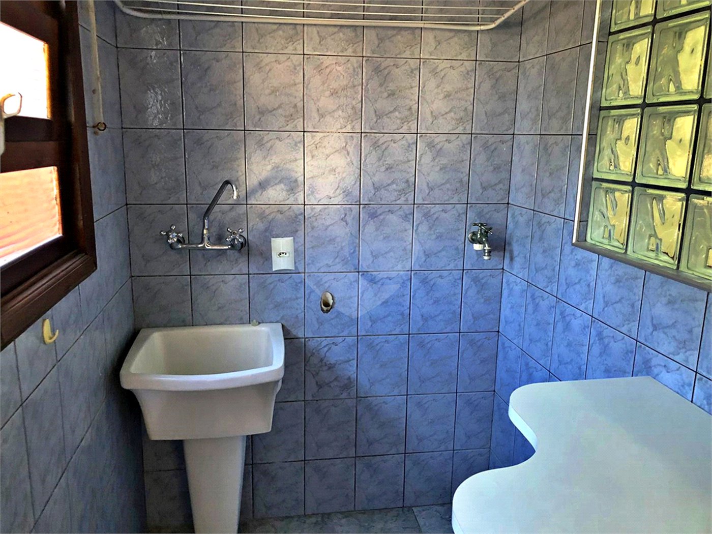 Casa à venda com 4 quartos, sendo 2 suítes, no condomínio Estância Marambaia, Vinhedo - SP