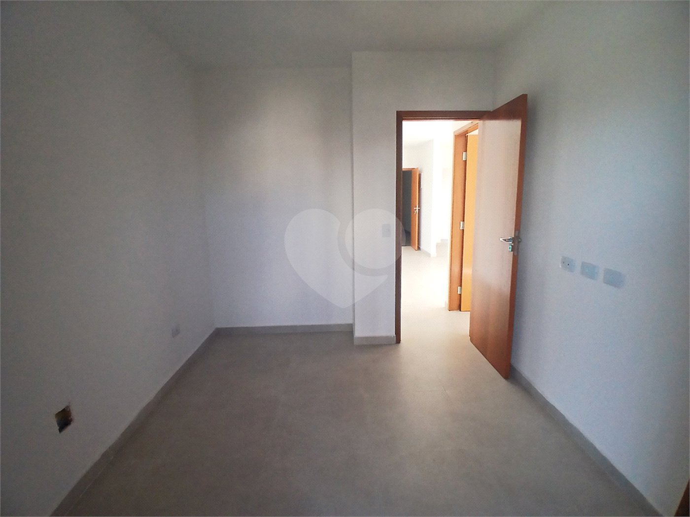 Casa à venda com 2 quartos, sendo 1 suíte, no condomínio Sintra, São Paulo - SP