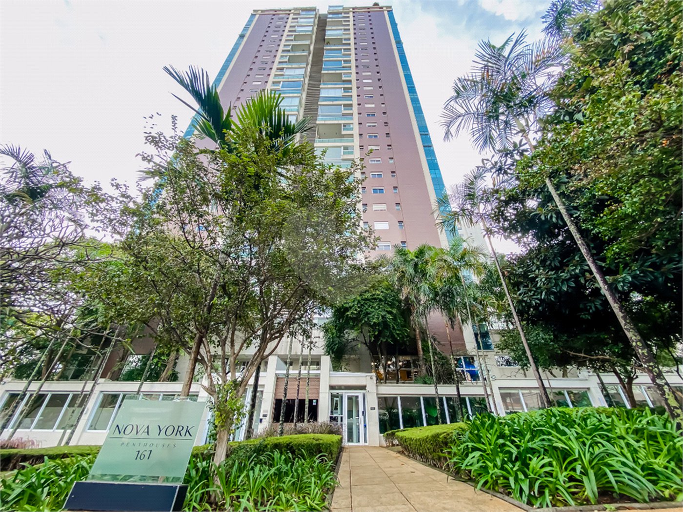 Apartamento à venda com 4 quartos, sendo 3 suítes, em Brooklin Paulista, São Paulo, SP