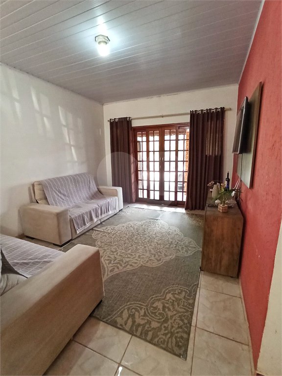 Chácara à venda com 3 quartos, sendo 1 suíte, em Vale das Flores (canguera), São Roque, SP