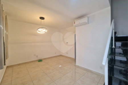 Casa à venda com 3 quartos, sendo 1 suíte, no condomínio Ponta de Leste, São Paulo - SP