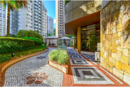 Apartamento à venda com 4 suítes em Vila Suzana, São Paulo, SP