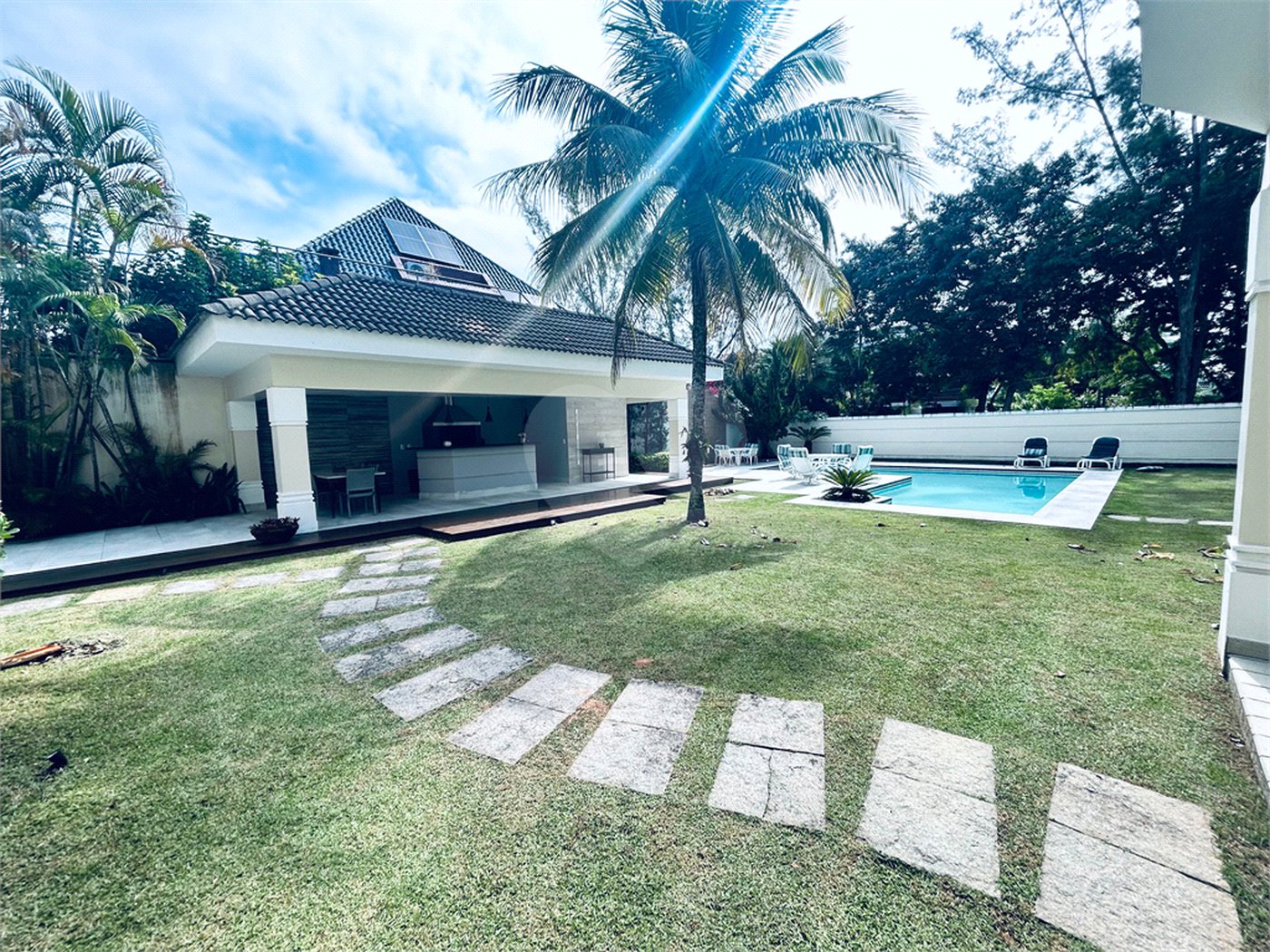 Casa à venda com 8 quartos, sendo 7 suítes, em Barra da Tijuca, Rio de Janeiro, RJ