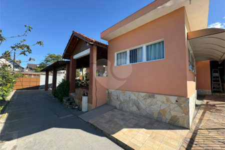 Casa Térrea à venda com 3 quartos em Vila Áurea, Poá, SP