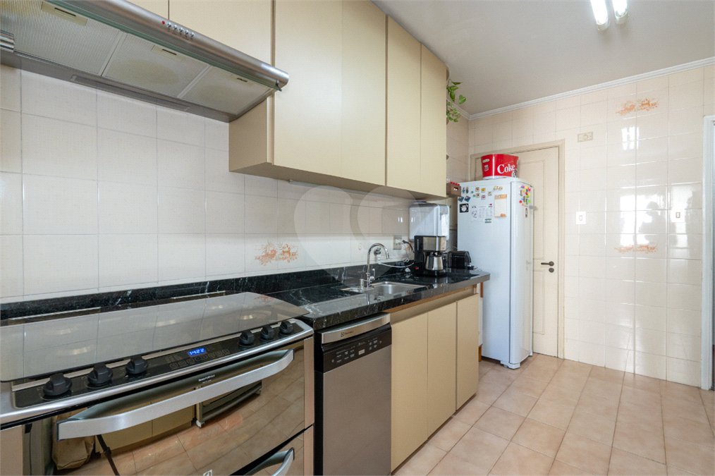 Apartamento à venda com 3 quartos, sendo 1 suíte, em Campo Belo, São Paulo, SP