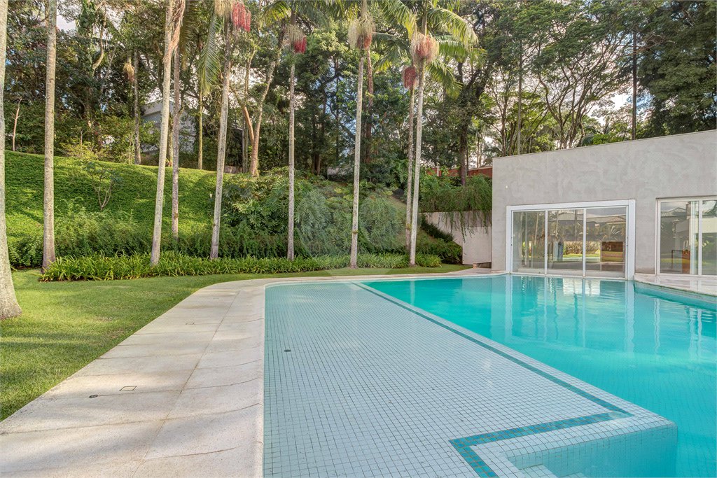 Casa à venda ou para alugar com 4 suítes no condomínio Chácara Flora, São Paulo - SP
