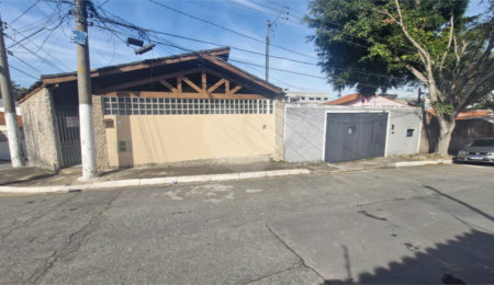 Sobrado à venda com 3 quartos, sendo 1 suíte,  em Campo Grande, São Paulo, SP