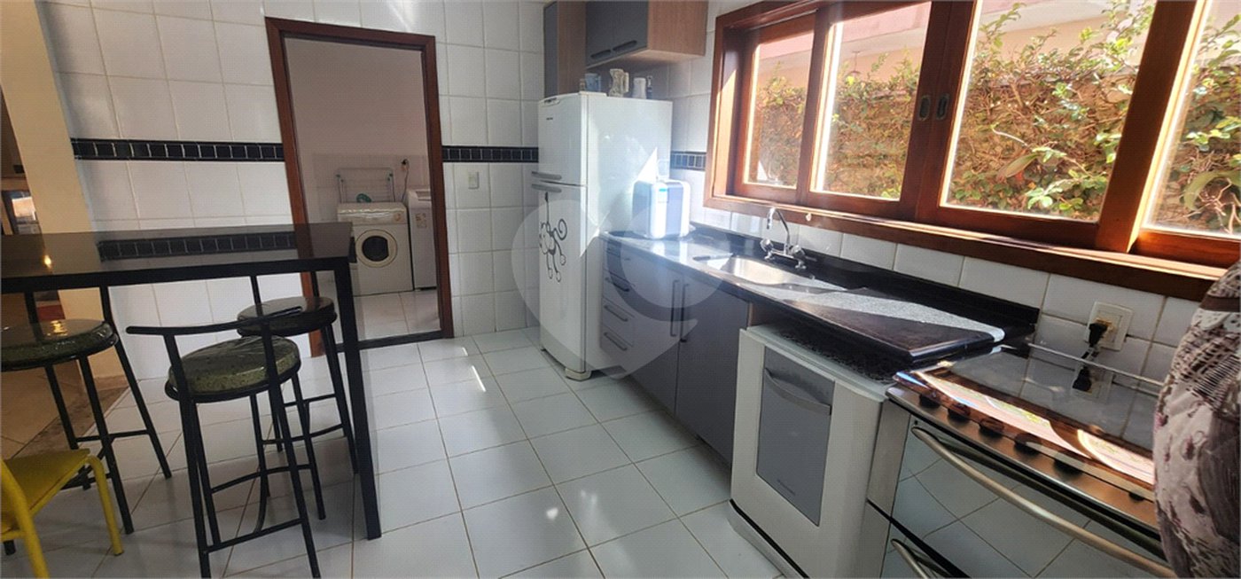 Casa à venda com 4 quartos, sendo 2 suítes, no condomínio Delle Stelle, Louveira - SP