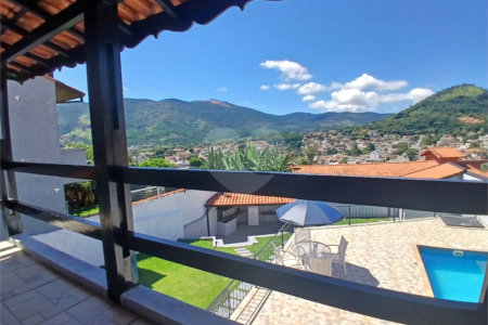 Casa à venda com 3 quartos, sendo 1 suíte,  em Recreio Maristela, Atibaia, SP