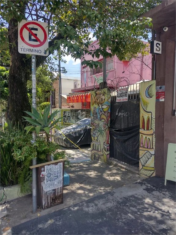 Sobrado à venda ou para alugar com 4 quartos em Vila Madalena, São Paulo, SP