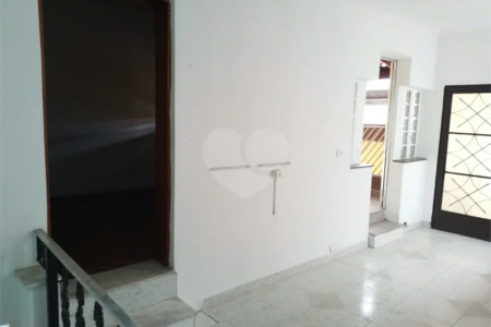 Sobrado à venda com 4 quartos em Parada Inglesa, São Paulo, SP