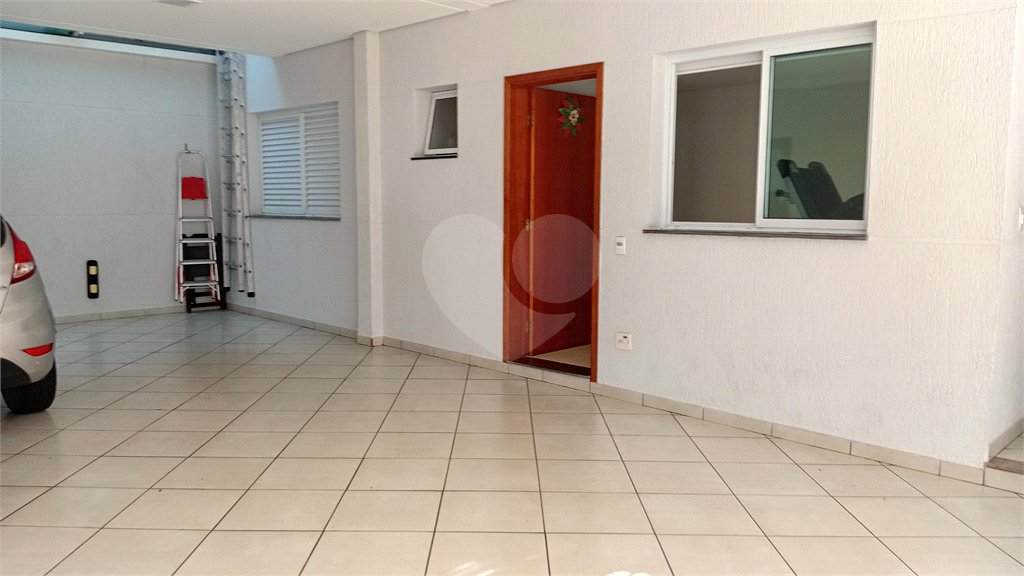 Sobrado à venda com 4 quartos, sendo 2 suítes,  em Vila Gilda, Santo André, SP