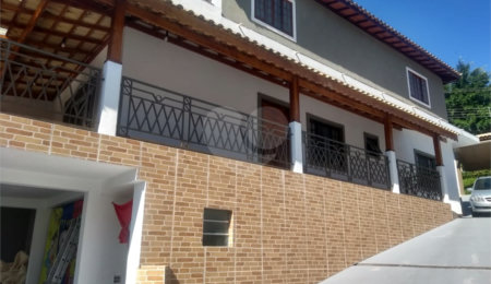 Casa à venda com 3 quartos, sendo 1 suíte, no condomínio Alpes de Mairiporã, Mairiporã - SP