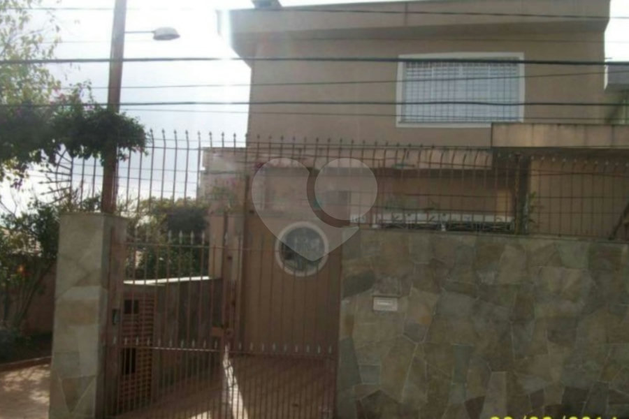 Sobrado à venda com 3 suítes em Vila Romero, São Paulo, SP
