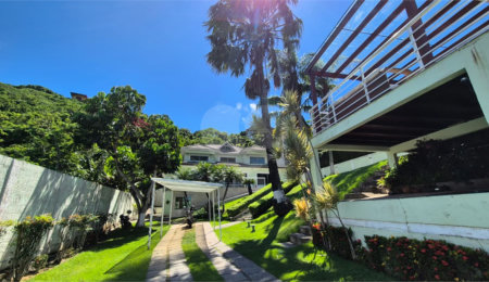 Casa à venda com 6 quartos, sendo 4 suítes,  em Ferradura, Armação dos Búzios, RJ