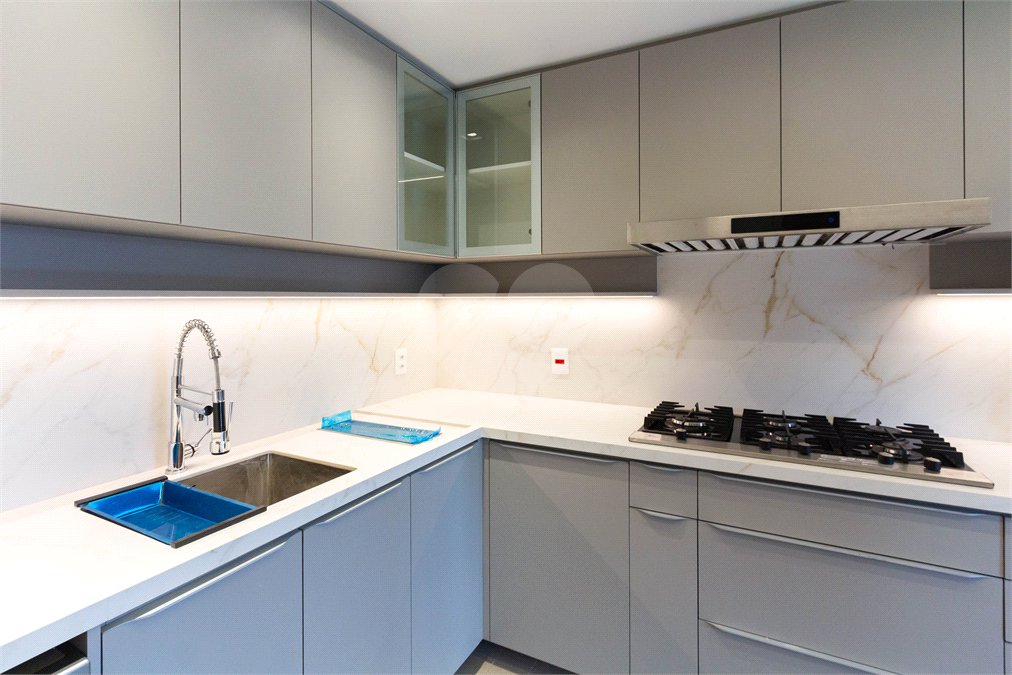 Apartamento à venda ou para alugar com 3 suítes em Moema, São Paulo, SP