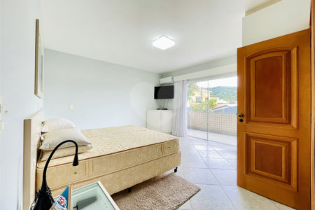 Casa à venda com 5 suítes no Centro, Porto Belo, SC