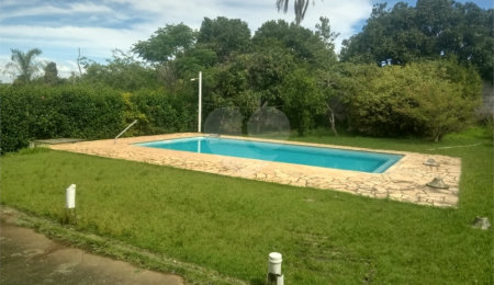 Casa à venda com 4 quartos, sendo 1 suíte, no condomínio Village da Serra, Araçoiaba da Serra - SP
